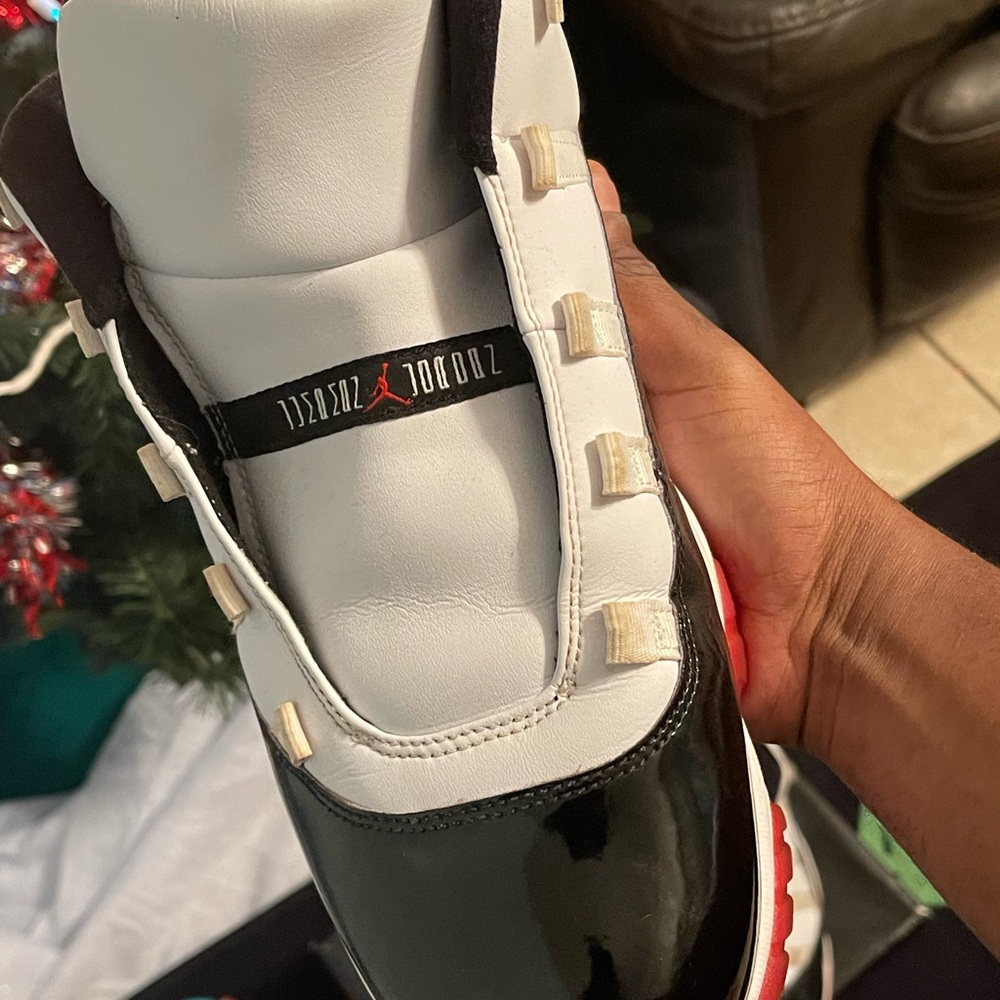 Air Jordan 11 concords low (red and black )